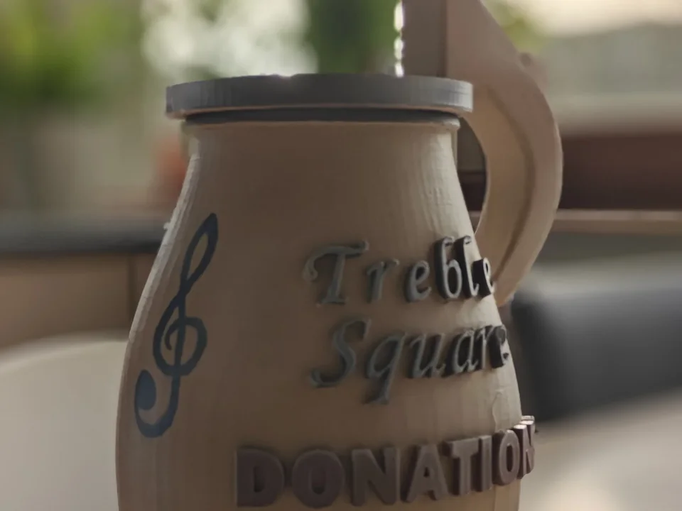 Detail van de afgewerkte 3D-geprinte muzikale donatiepot